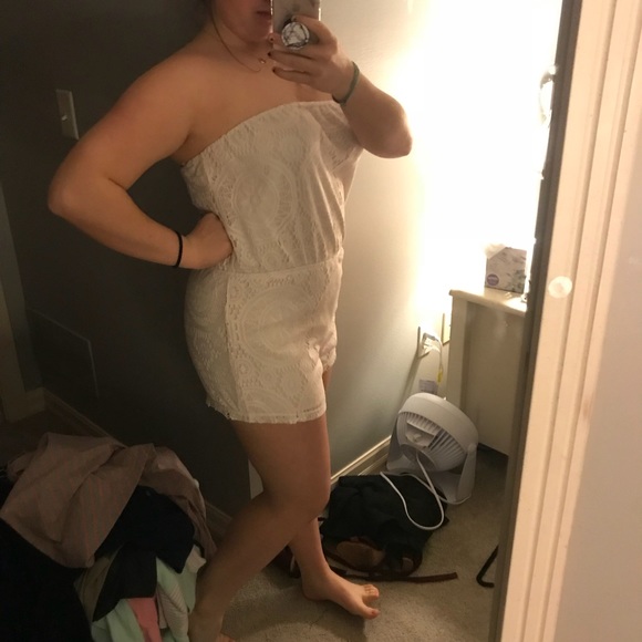 Lace romper - Picture 2 of 2